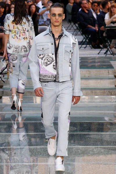 Look 26